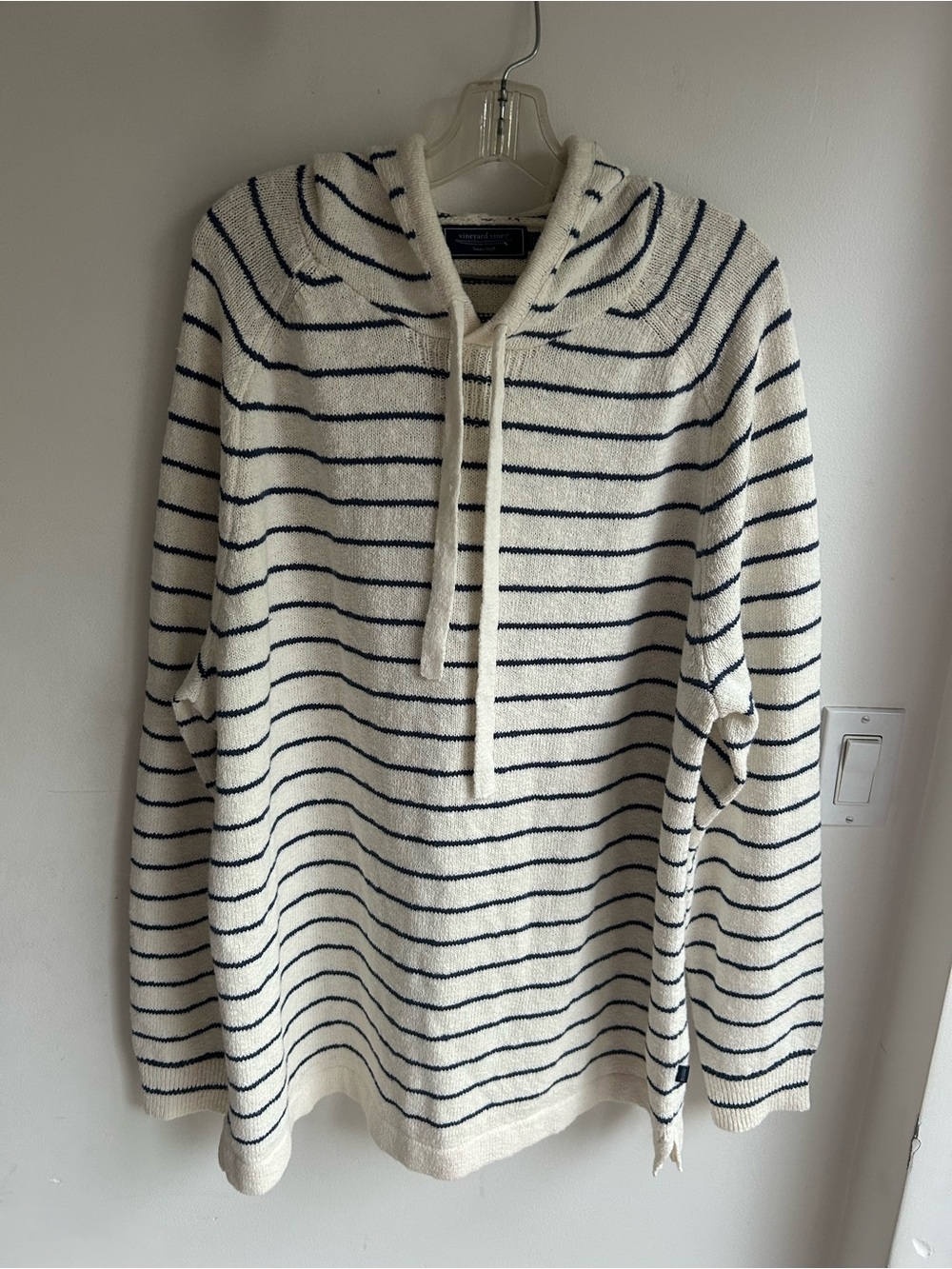 Vineyard Vines Striped Beach Hoodie. Cream and blue. Size XL Excellent condition